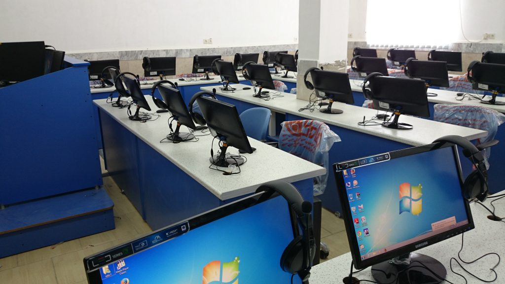 لابراتوار زبان مولتی مدیا دانشگاه علوم و فنون بابل